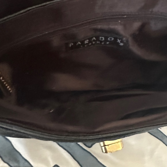 Elegant Black Quilted Shoulder Bag - Picture 7 of 8